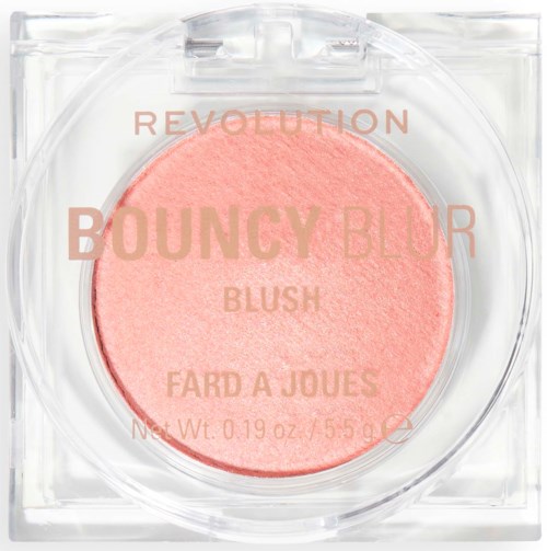 Een ronde blush in een doorzichtige houder met roze kleur en merknamen erop geschreven.