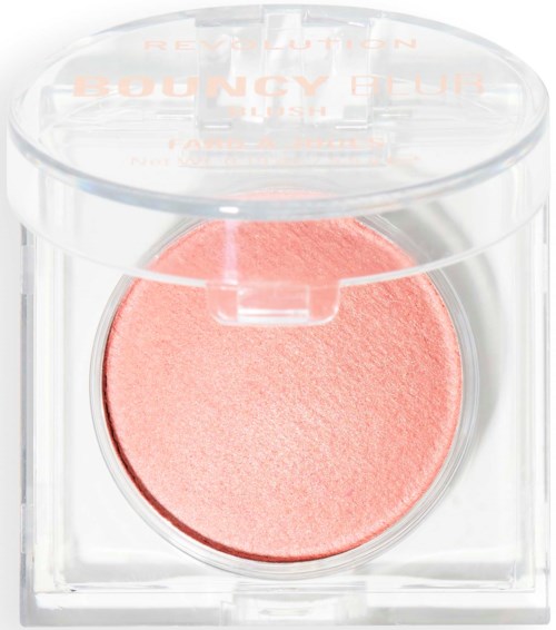 Een roze blush in een doorzichtige, ronde compact met een doorzichtig deksel. De merknaam staat op het deksel.