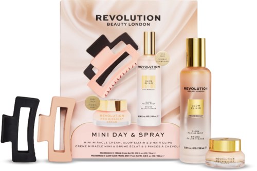 Revolution Beauty London hudpleie- og sminkesett med krem, spray og børster i emballasje.