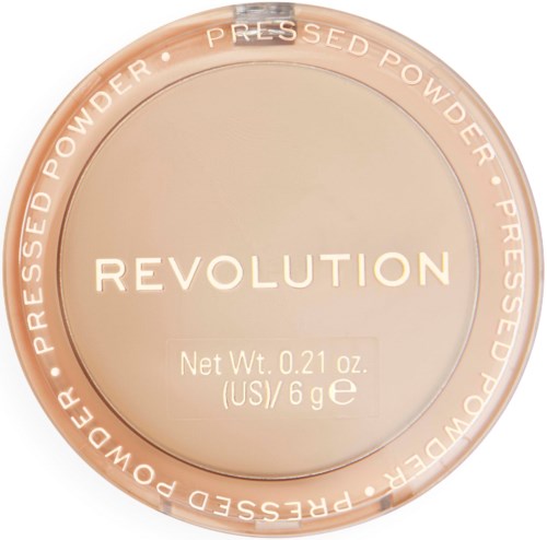 Een ronde compact met het woord 'REVOLUTION' in het midden en beschrijving van geperst poeder rond de rand.