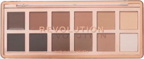 Een make-up palette met twaalf tinten, van donker naar licht, in een roze doos. Het woord "REVOLUTION" staat erop.