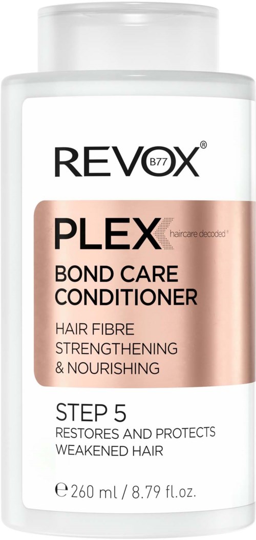 Een witte fles met een roze etiket van Revox, genaamd Plex Bond Care Conditioner, voor het versterken van haarvezels. Het is stap 5.