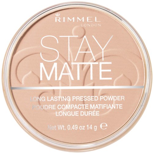 En rund behållare med Rimmel Stay Matte pressad puder, ljus beige färg, med produktnamn och beskrivning på locket.
