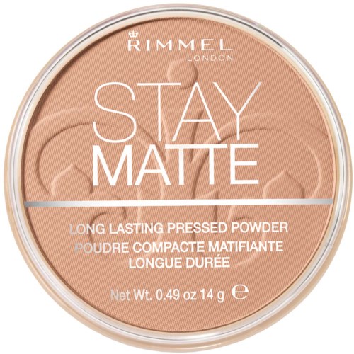 Kompakt pressad puder med Rimmel London-logotyp, beige färg och produktnamn 'Stay Matte' i stora bokstäver.