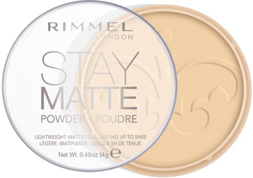 Runde Verpackung von Rimmel Stay Matte Puder mit klarem Deckel, weiße und graue Schrift. Das Puder ist hellbeige.