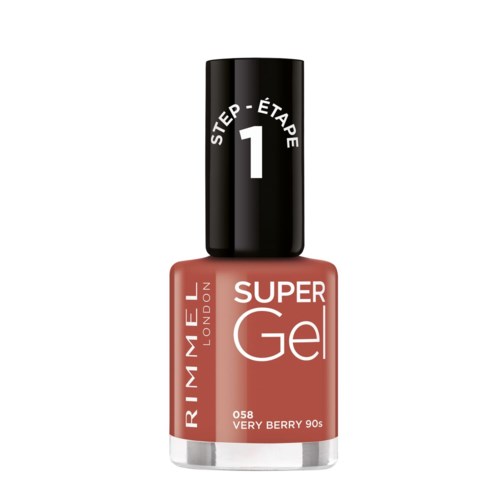 En flaska nagellack från Rimmel London Super Gel i en korallfärg som heter Very Berry 90s med svart lock märkt steg 1.