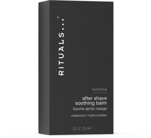 En svart eske med hvit tekst som reklamerer en herre-aftershave-beroligende balm kalt Rituals, cedarwood og Hydra complex.
