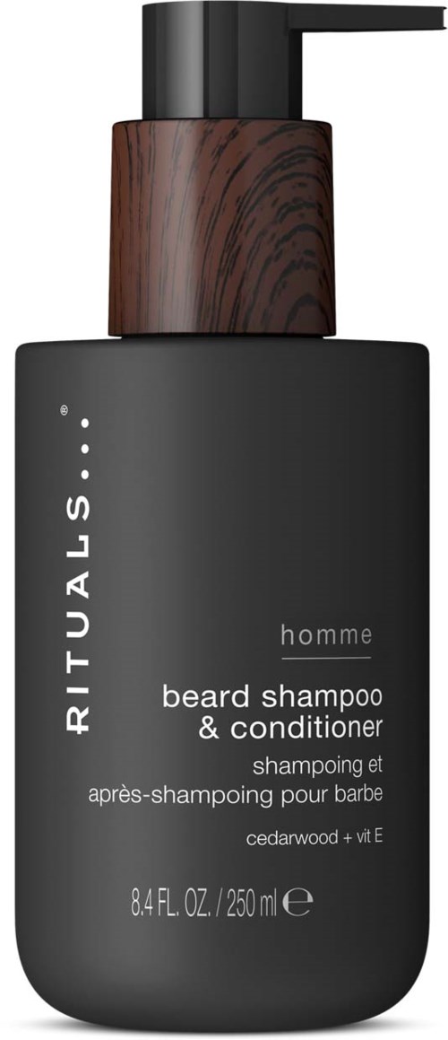 En svart flaske med et treskruelokk som inneholder skjeggsjampo og balsam, merket Rituals Homme cedarwood og vitamin E.