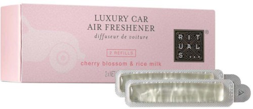 Ein pinkes Paket mit Luxusauto-Lufterfrischer mit Kirschblüte und Reismilch Duft, zwei Nachfüllkapseln.