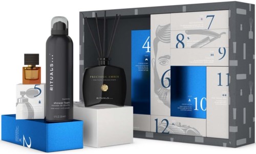 Ett presentset med olika hudvårds- och doftartiklar, inklusive krämer, spray och doftljus i en box.