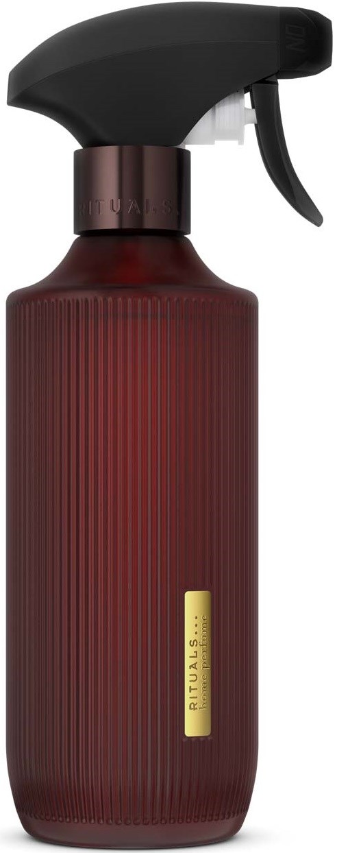 Eine Sprühflasche mit dunkelrotem strukturiertem Körper und schwarzem Sprühkopf. Sie hat ein gelbes Etikett.