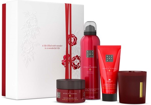 Satz roter Hautpflegeprodukte mit Geschenkbox, including Lotion, Creme und Sprayflasche.
