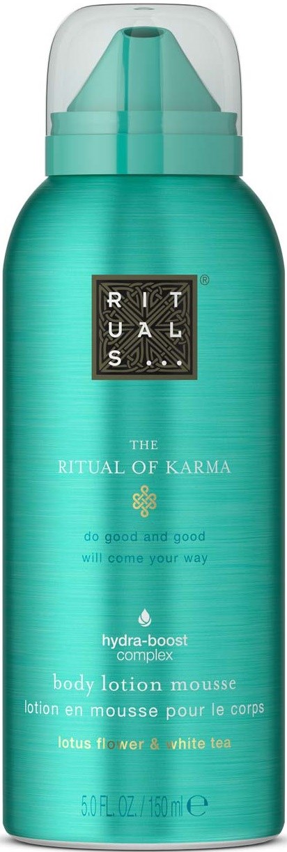 Eine türkisblaue Körperlotionflasche mit transparentem Deckel, beschriftet 'The Ritual of Karma' und 'Hydra-Boost Complex'.