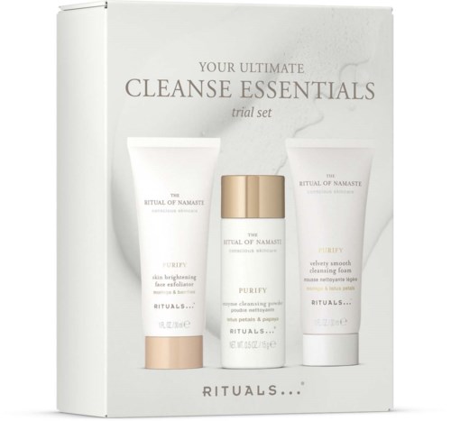Box mit drei Hautpflegeprodukten gekennzeichnet Rituals Cleanse Essentials, darunter Gesichtspeeling, Reinigungspulver und Schaum.