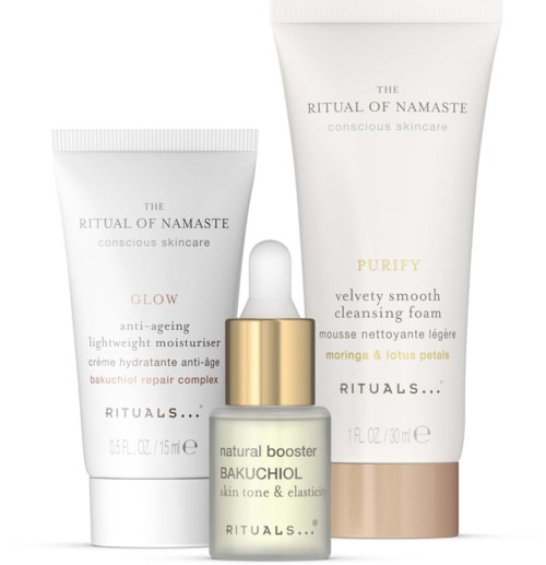 Hautpflegeprodukte namens Glow, Purify und ein natürlicher Booster in weiß, gold und beige Design.