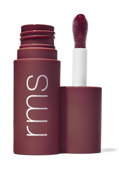 Lippenstift mit offenem Deckel, zeigt den dunkelroten Applikator. Der Tube ist dunkelrot mit weißem Text.