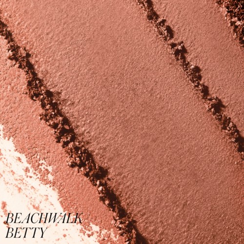 Eine strukturierte rosa Hintergrund mit schwarzen Linien und dem Text "BEACHWALK BETTY" in der unteren linken Ecke.