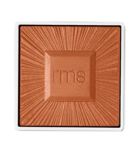 Ein quadratischer Rouge mit strukturierter Oberfläche und "rms" eingraviert in der Mitte.