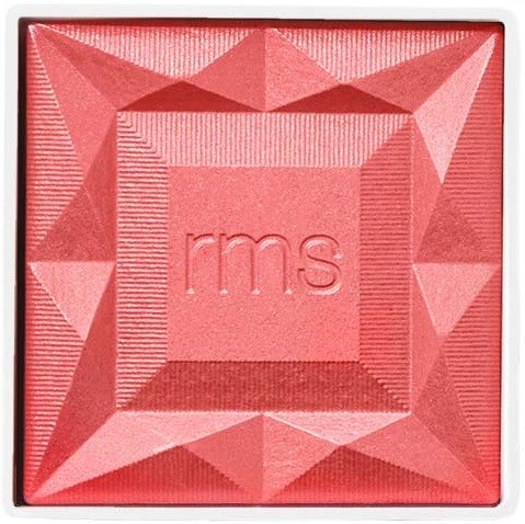 Ein rotes Quadrat mit Textur und geometrischem Muster, mittig die Buchstaben "rms".