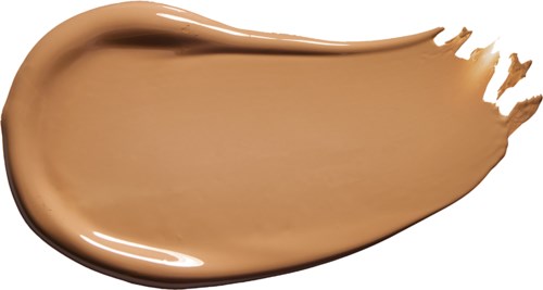 Eine beige flüssige Make-up-Spur mit glatter, cremiger Textur und ungleichmäßigen Kanten auf der rechten Seite.