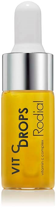 Klein geel pompflacon met witte druppelkap, zegt "VIT DROPS Rodial" en bevat vitamine C.