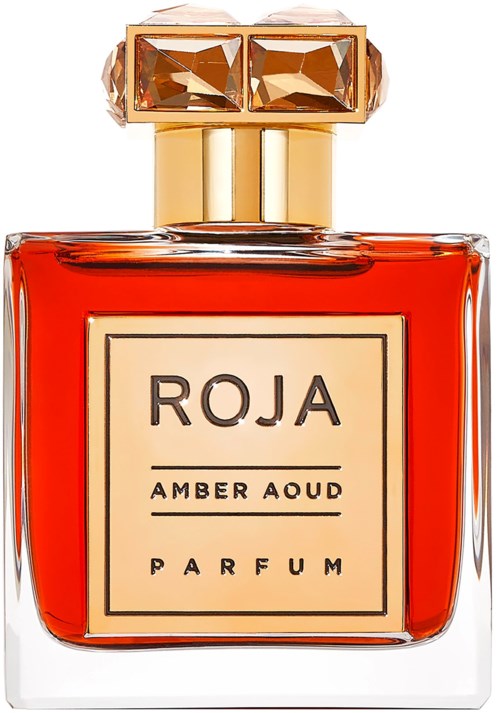 Ein Parfümflasche mit roter Flüssigkeit, goldener Verschluss und beige Etikett mit 'ROJA AMBER AOUD PARFUM.'