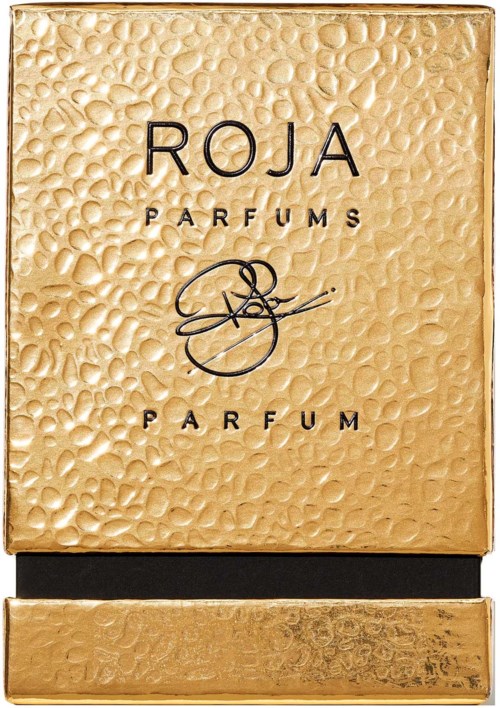 Eine goldene, strukturierte Schachtel mit der Aufschrift 'ROJA PARFUMS' mit Unterschrift und 'PARFUM' am unteren Rand.