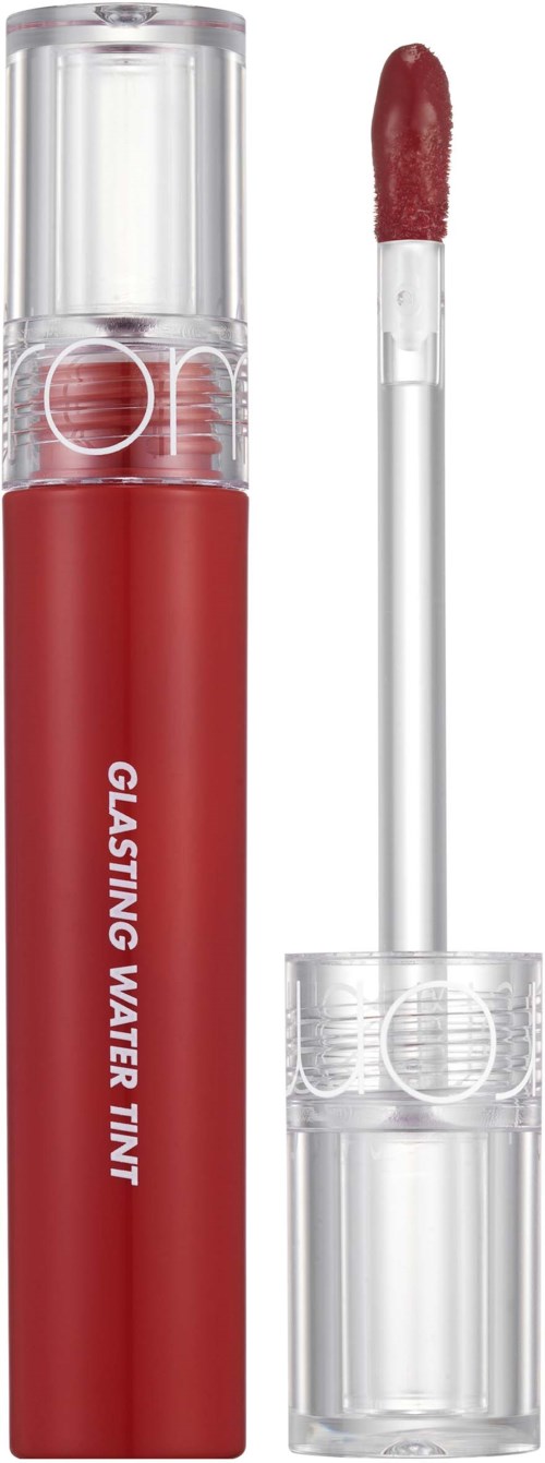 Een rode lipgloss-tube met doorzichtige dop en applicator.