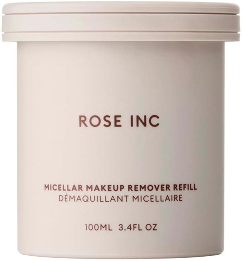 En hvit beholder med rosa tekst, merket som en refill for micellær sminkfjerner av Rose Inc, inneholder 100 ml.