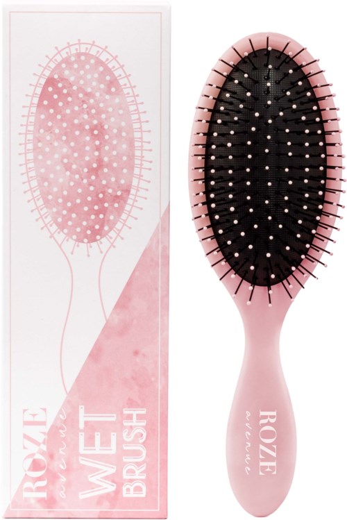Eine pinke Haarbürste mit weißen und schwarzen Borsten neben ihrer Verpackung mit einer Illustration einer pinken Haarbürste.