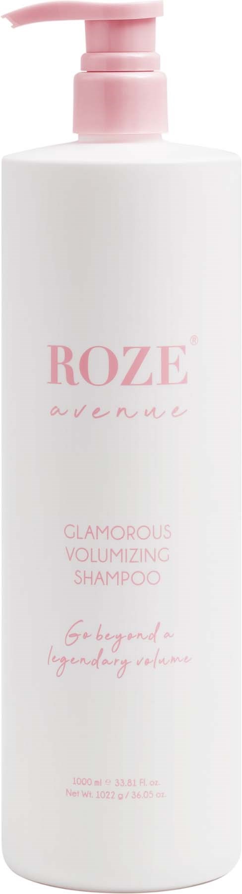 Eine lange, weiße Shampooflasche mit rosa Pumpe und rosa Text, der "ROZE avenue" sagt. Es ist als volumisierendes Shampoo gekennzeichnet.