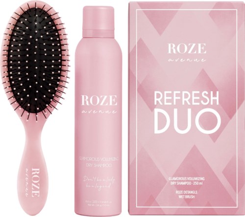 En rosa hårborste, en rosa torrschampoflaska och en rosa box med refresh duo hårprodukter.