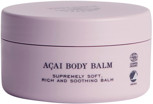 En rund rosa behållare för Açaí Body Balm, märkt som mjuk, rik och lugnande, med organiska och kvalitetsstämplar.