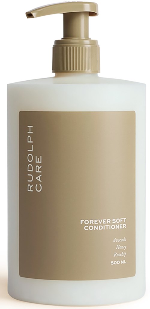En vit flaska med beige etikett och pump, märkt Rudyph Care Forever Soft Condition, 500 milliliter.