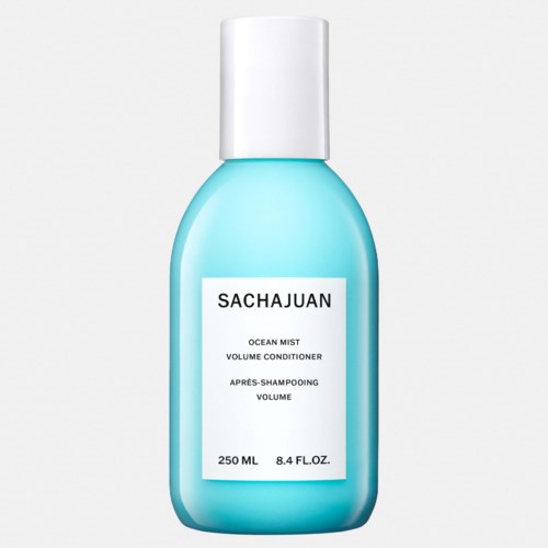Eine blaue Flasche mit weißem Deckel, beschriftet SACHJAUN Ocean Mist Volume Conditioner, 250 ml.