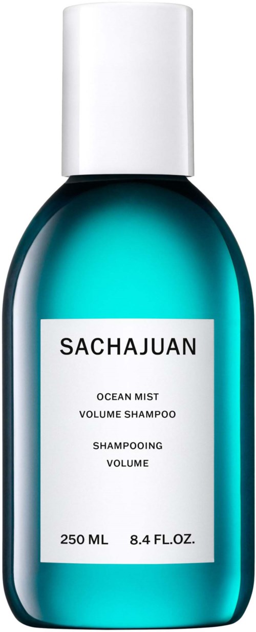 Eine blaue Flasche mit weißem Deckel, beschriftet 'SACHAJUAN Ocean Mist Volume Shampoo, 250 ml, 8.4 fl oz.'