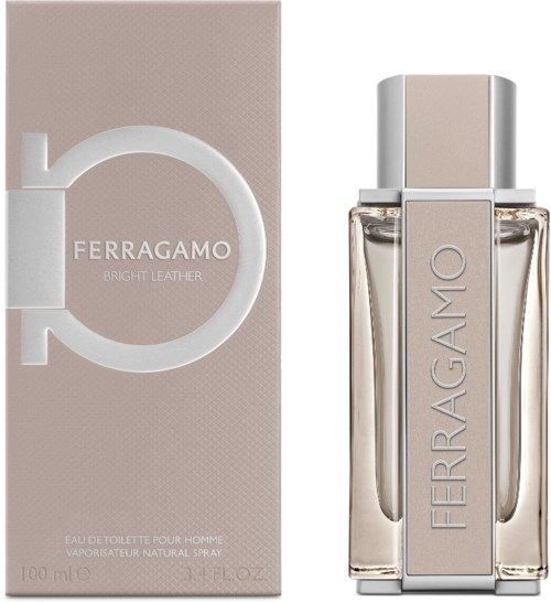 Ferragamo Bright Leather -tuoksusetti, jossa on laatikko ja kirkas lasipullo. Pullo on vaaleanbeige etiketti ja korkki.