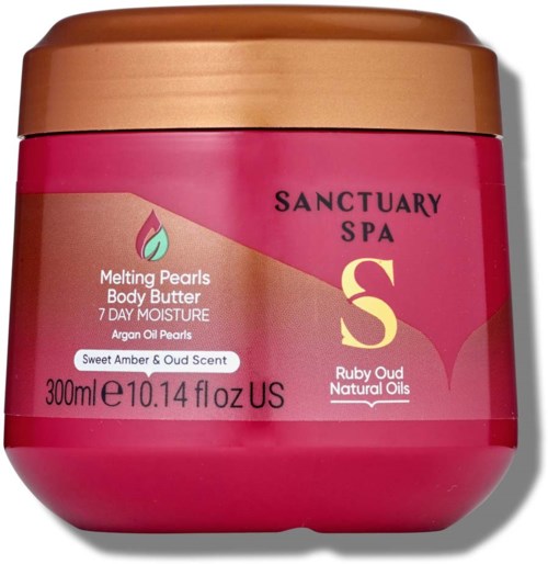 Różowy pojemnik Sanctuary Spa Melting Pearls masła do ciała, z złotym wiekiem i etykietą opisującą zapach i składniki.