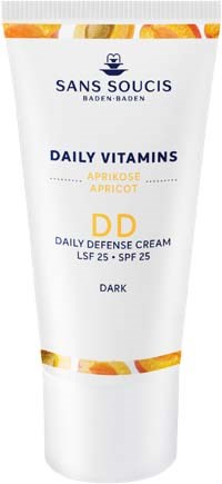 Eine weiße Tube mit Text zu täglichen Vitaminen, Aprikosduft, SPF 25 und dunkler Creme. Marke 'Sans Soucis' oben.