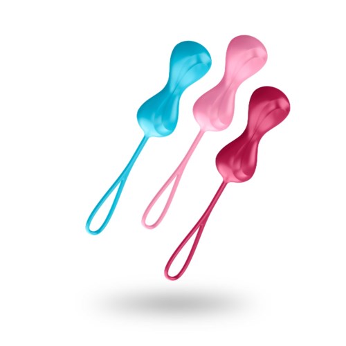 Drei bunte Löffel in Blau, Pink und Rot schweben über weißem Hintergrund.