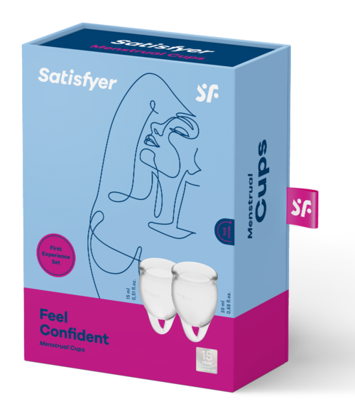 Förpackning med menstruationskoppar och en rosa etikett som säger "Feel Confident". Förpackningen är blå med en ansiktsillustration.