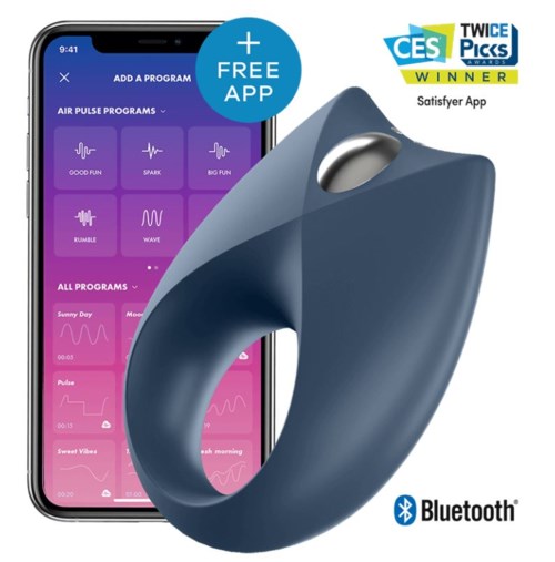 Ein Gerät überlappt einen Smartphone-Bildschirm mit verschiedenen Programmen und einem Bluetooth-Logo, mit Auszeichnungen und einem blauen Sticker für eine kostenlose App.