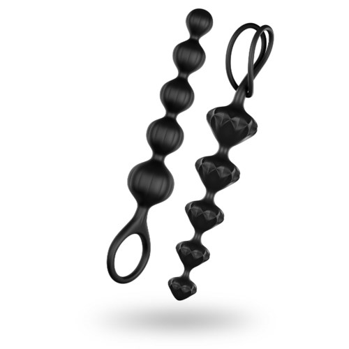 Zwei schwarze, strukturierte Gegenstände mit Perlen- und geometrischen Formen, beide mit Griffen.