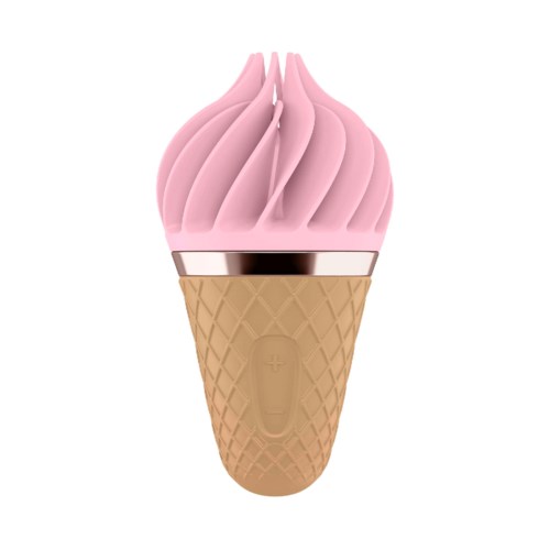 Ein weichrosa Eiscreme in einer Waffel mit einem glänzenden Band am oberen Rand.