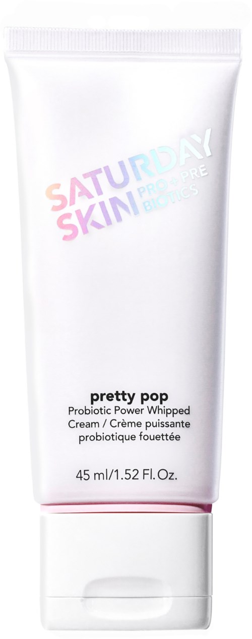 Een witte tube met kleurrijke tekst 'Saturday Skin' en 'pretty pop', bevat 45 ml probiotische crème.