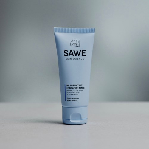 Eine blaue Tube von SAWE Skin Science Hydration Mask auf einer einfachen Oberfläche.