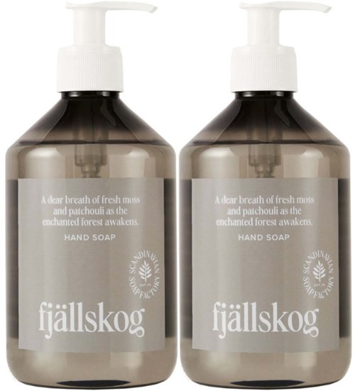 Zwei Flaschen Handseife mit weißen Pumpen, grauen Etiketten und weißem Text. Logo sagt "fjällskog".
