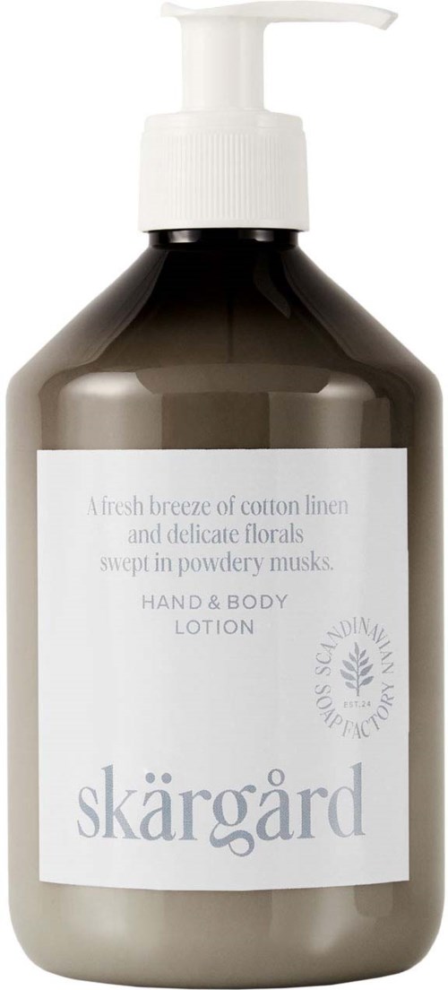 En brun lotionflaska med pump, märkt 'skärgård' och beskriver en doft av bomullslinne och blommiga noter.