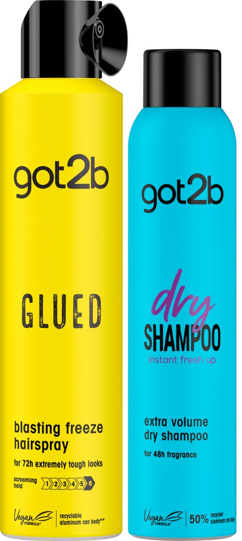 Zwei Haarpflegeflaschen: eine gelbe Haarspray, eine blaue Trockenshampoo. Beide haben schwarze Deckel.