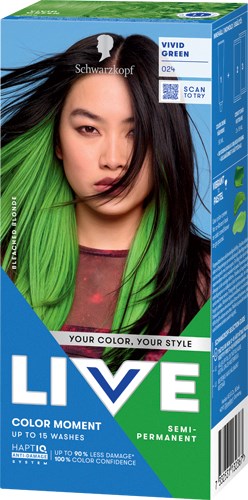 Vrouw met zwart en felgroen haar, deels bedekkend haar gezicht, op een haarverfdoos met merk en productgegevens.